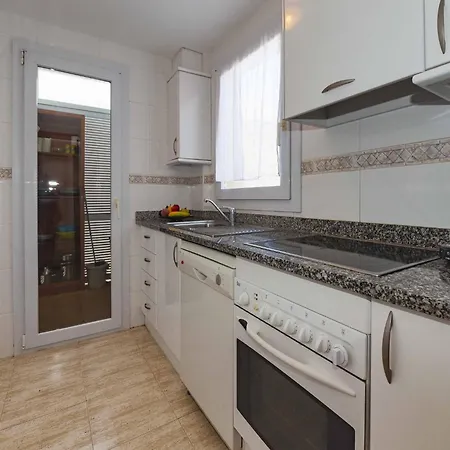 Apartament In Near Roses